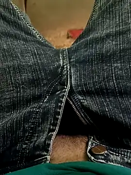 Snapshot of QUEEN-X-CPL chatting on 03-19-25, 06:01 QUEEN-X-CPL online show from 03-19-25, 06:01