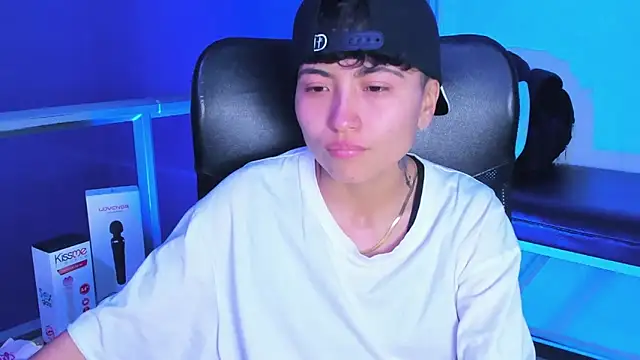 Snapshot of Im_Mathias chatting on 12-18-25, 04:40 Im Mathias online show from 12-18-25, 04:40