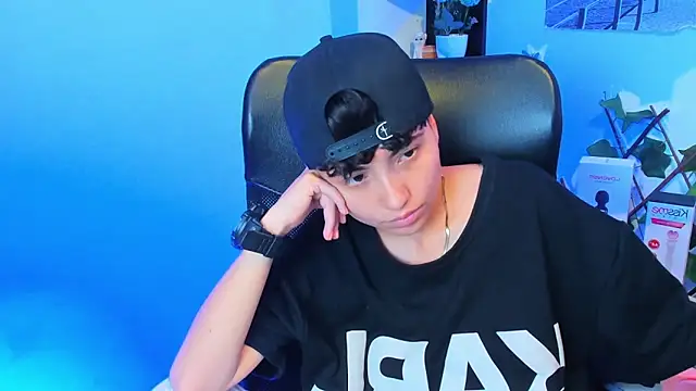 Snapshot of Im_Mathias chatting on 12-21-25, 03:08 Im Mathias online show from 12-21-25, 03:08