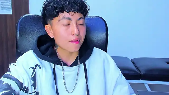 Snapshot of Im_Mathias chatting on 02-27-26, 02:11 Im Mathias online show from 02-27-26, 02:11