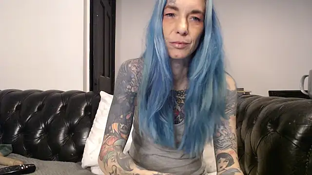 Snapshot of RavenryderUK chatting on 12-21-24, 09:04 RavenryderUK online show from 12-21-24, 09:04