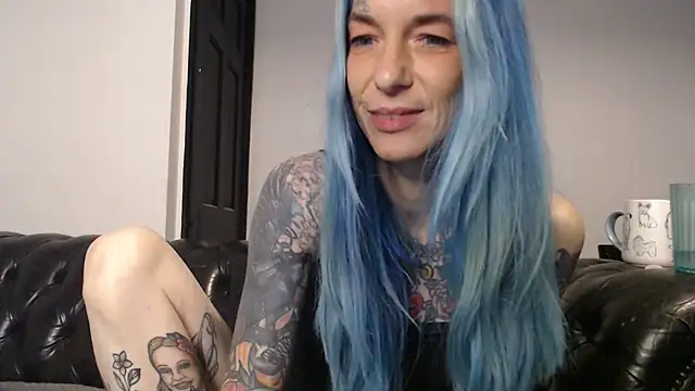 Snapshot of RavenryderUK chatting on 12-23-24, 02:13 RavenryderUK online show from 12-23-24, 02:13