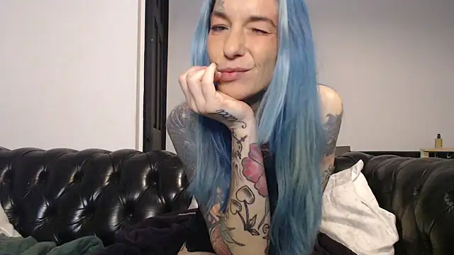 Snapshot of RavenryderUK chatting on 12-24-24, 12:33 RavenryderUK online show from 12-24-24, 12:33