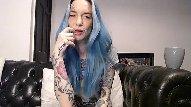 Snapshot of RavenryderUK chatting on 01-19-25, 09:55 RavenryderUK online show from 01-19-25, 09:55