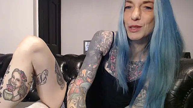 Snapshot of RavenryderUK chatting on 01-25-25, 01:10 RavenryderUK online show from 01-25-25, 01:10