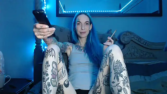 Snapshot of RavenryderUK chatting on 10-20-25, 08:31 RavenryderUK online show from 10-20-25, 08:31