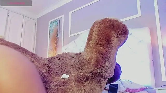 Snapshot of scarlet_hill chatting on 12-19-24, 04:46 scarlet hill online show from 12-19-24, 04:46