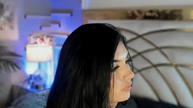 Snapshot of scarlet_hill chatting on 01-12-25, 05:45 scarlet hill online show from 01-12-25, 05:45