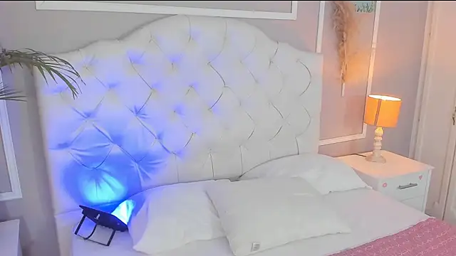 Snapshot of scarlet_hill chatting on 03-01-25, 02:15 scarlet hill online show from 03-01-25, 02:15