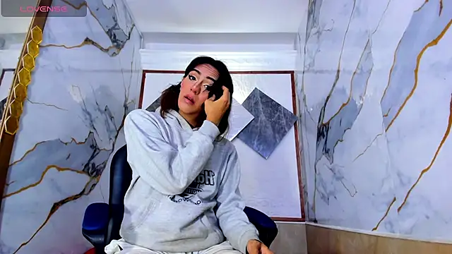 Isabella stanford2 online show from 10-13-25, 12:38