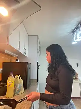 Snapshot of Elaa_euphoria chatting on 12-30-24, 09:50 Elaa euphoria online show from 12-30-24, 09:50