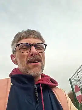 Snapshot of unclestefansdick chatting on 03-03-25, 10:06 unclestefansdick online show from 03-03-25, 10:06