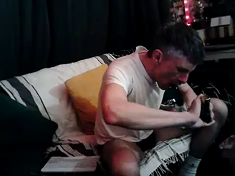 Snapshot of unclestefansdick chatting on 03-12-25, 12:31 unclestefansdick online show from 03-12-25, 12:31