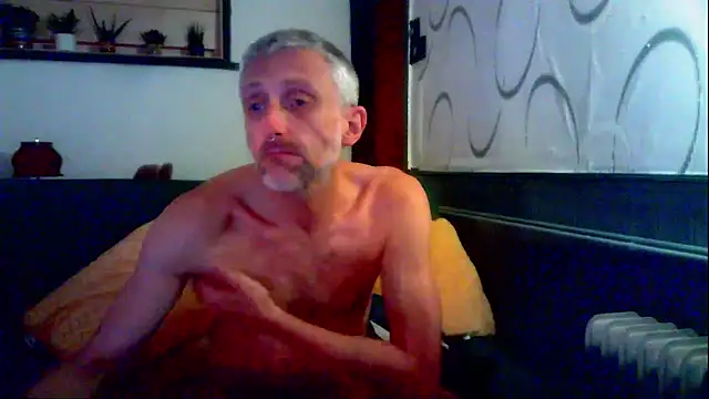 Snapshot of unclestefansdick chatting on 09-15-25, 03:06 unclestefansdick online show from 09-15-25, 03:06