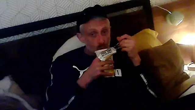 Snapshot of unclestefansdick chatting on 10-05-25, 02:54 unclestefansdick online show from 10-05-25, 02:54