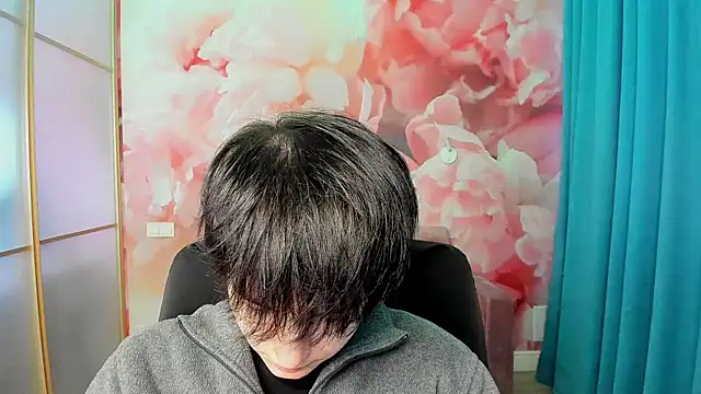 Snapshot of EmiliaYours chatting on 12-08-24, 06:43 EmiliaYours online show from 12-08-24, 06:43