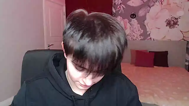 Snapshot of EmiliaYours chatting on 12-15-24, 06:40 EmiliaYours online show from 12-15-24, 06:40