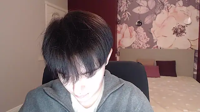 Snapshot of EmiliaYours chatting on 12-17-24, 06:56 EmiliaYours online show from 12-17-24, 06:56