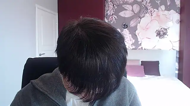 Snapshot of EmiliaYours chatting on 12-17-24, 10:34 EmiliaYours online show from 12-17-24, 10:34