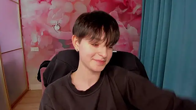 Snapshot of EmiliaYours chatting on 12-21-24, 03:53 EmiliaYours online show from 12-21-24, 03:53