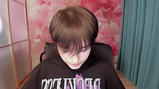 Snapshot of EmiliaYours chatting on 12-22-24, 09:33 EmiliaYours online show from 12-22-24, 09:33