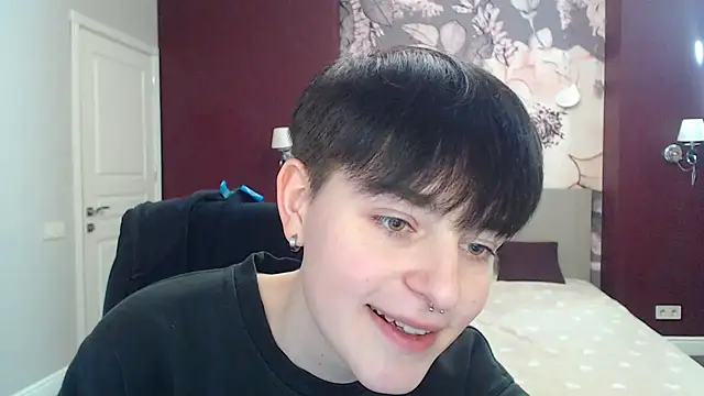 Snapshot of EmiliaYours chatting on 12-24-24, 10:22 EmiliaYours online show from 12-24-24, 10:22