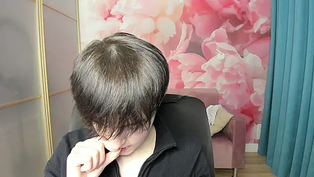 Snapshot of EmiliaYours chatting on 01-05-25, 04:27 EmiliaYours online show from 01-05-25, 04:27