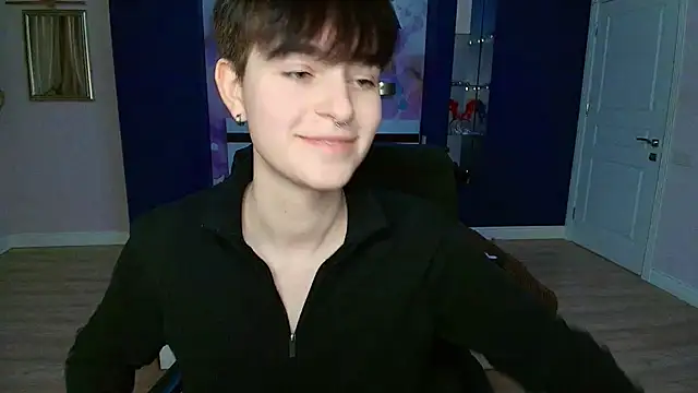 Snapshot of EmiliaYours chatting on 01-06-25, 03:51 EmiliaYours online show from 01-06-25, 03:51