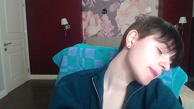 Snapshot of EmiliaYours chatting on 01-18-25, 04:53 EmiliaYours online show from 01-18-25, 04:53