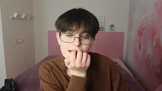 Snapshot of EmiliaYours chatting on 01-25-25, 04:03 EmiliaYours online show from 01-25-25, 04:03