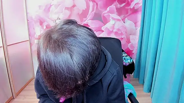 Snapshot of EmiliaYours chatting on 01-31-25, 12:51 EmiliaYours online show from 01-31-25, 12:51