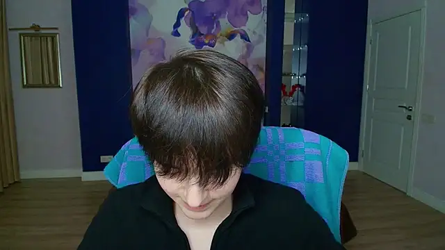 Snapshot of EmiliaYours chatting on 02-01-25, 04:33 EmiliaYours online show from 02-01-25, 04:33