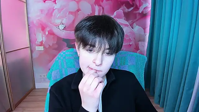 Snapshot of EmiliaYours chatting on 02-02-25, 12:57 EmiliaYours online show from 02-02-25, 12:57