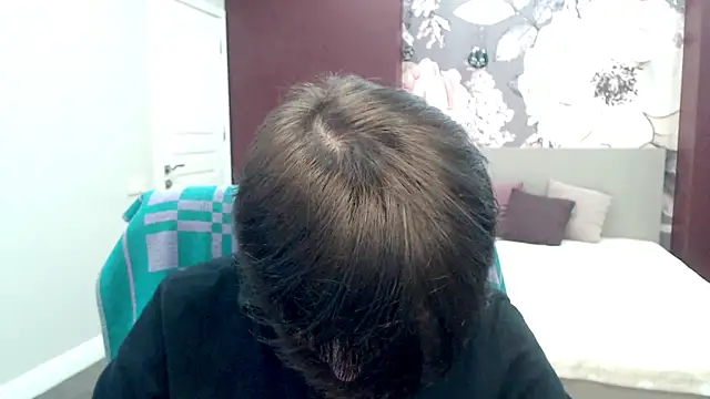 Snapshot of EmiliaYours chatting on 02-11-25, 01:09 EmiliaYours online show from 02-11-25, 01:09