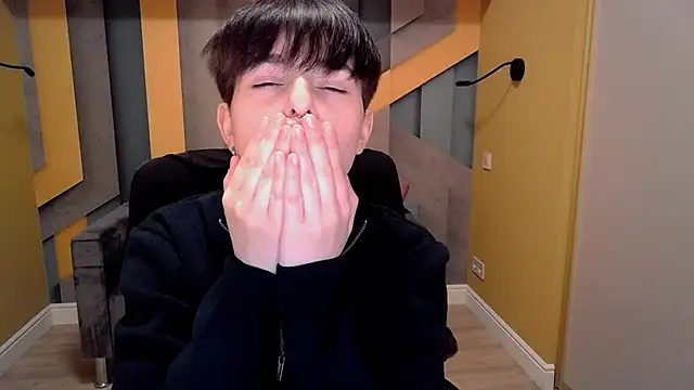 Snapshot of EmiliaYours chatting on 03-03-25, 04:24 EmiliaYours online show from 03-03-25, 04:24