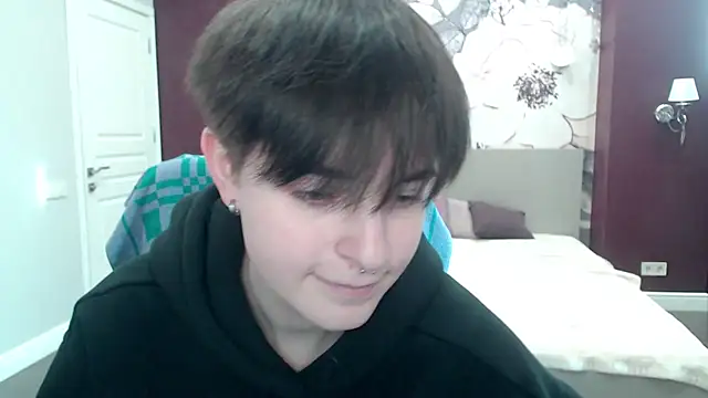 Snapshot of EmiliaYours chatting on 03-18-25, 02:04 EmiliaYours online show from 03-18-25, 02:04