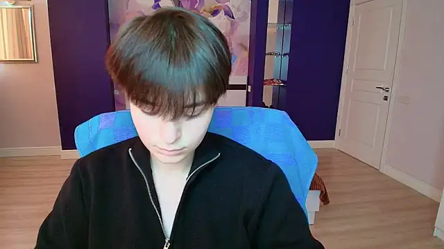 Snapshot of EmiliaYours chatting on 03-21-25, 02:40 EmiliaYours online show from 03-21-25, 02:40