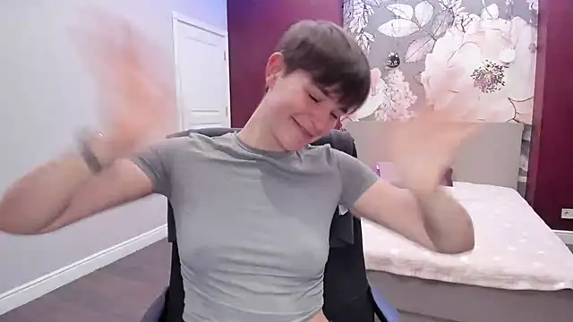 Snapshot of EmiliaYours chatting on 09-15-25, 03:12 EmiliaYours online show from 09-15-25, 03:12