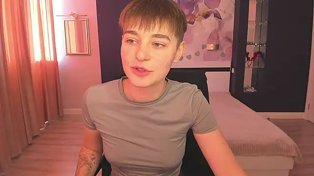 Snapshot of EmiliaYours chatting on 10-03-25, 01:30 EmiliaYours online show from 10-03-25, 01:30