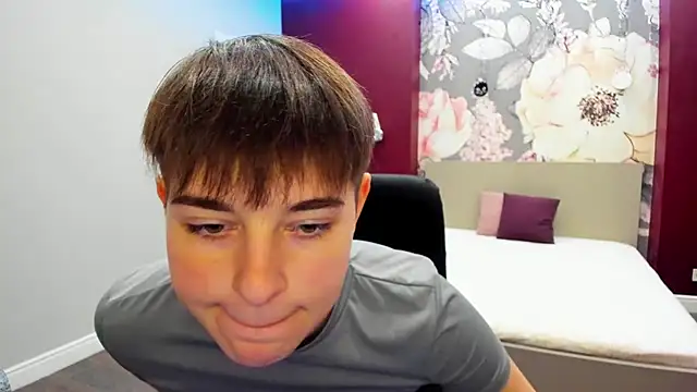 Snapshot of EmiliaYours chatting on 10-07-25, 01:41 EmiliaYours online show from 10-07-25, 01:41