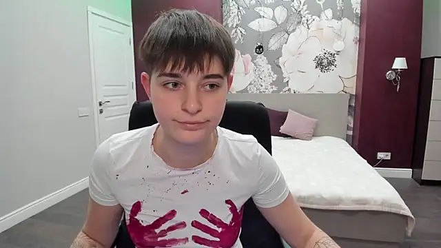 Snapshot of EmiliaYours chatting on 11-01-25, 03:25 EmiliaYours online show from 11-01-25, 03:25