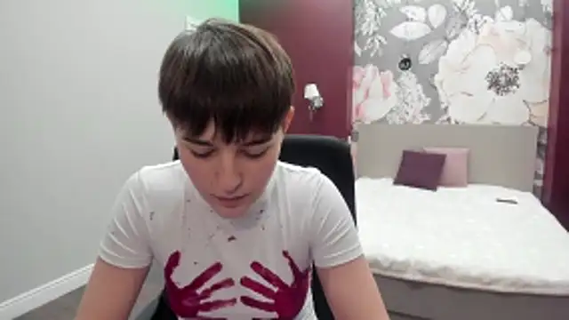 Snapshot of EmiliaYours chatting on 11-04-25, 04:17 EmiliaYours online show from 11-04-25, 04:17