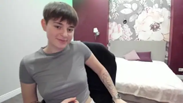 Snapshot of EmiliaYours chatting on 11-08-25, 02:28 EmiliaYours online show from 11-08-25, 02:28