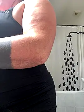 Snapshot of XtentationMG chatting on 10-28-25, 09:57 XtentationMG online show from 10-28-25, 09:57