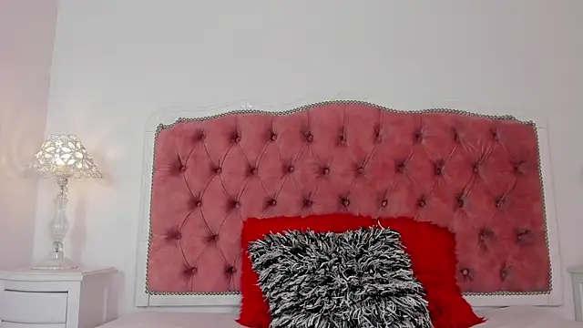 Snapshot of amberlitle chatting on 10-13-25, 01:44 amberlitle online show from 10-13-25, 01:44