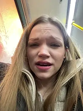 Snapshot of KitteCat chatting on 12-14-24, 02:53 KitteCat online show from 12-14-24, 02:53