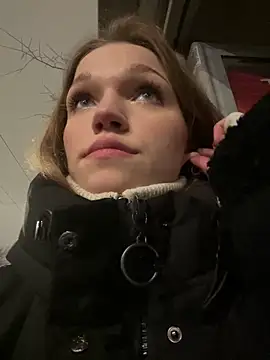 Snapshot of KitteCat chatting on 12-14-24, 05:58 KitteCat online show from 12-14-24, 05:58