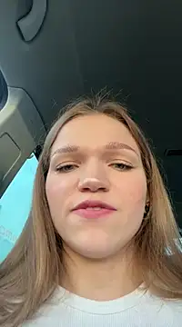 Snapshot of KitteCat chatting on 12-20-24, 11:32 KitteCat online show from 12-20-24, 11:32