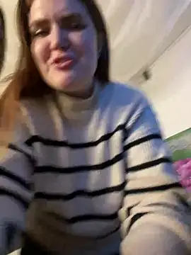 Snapshot of KitteCat chatting on 01-05-25, 10:43 KitteCat online show from 01-05-25, 10:43