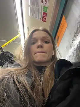 Snapshot of KitteCat chatting on 01-12-25, 09:19 KitteCat online show from 01-12-25, 09:19